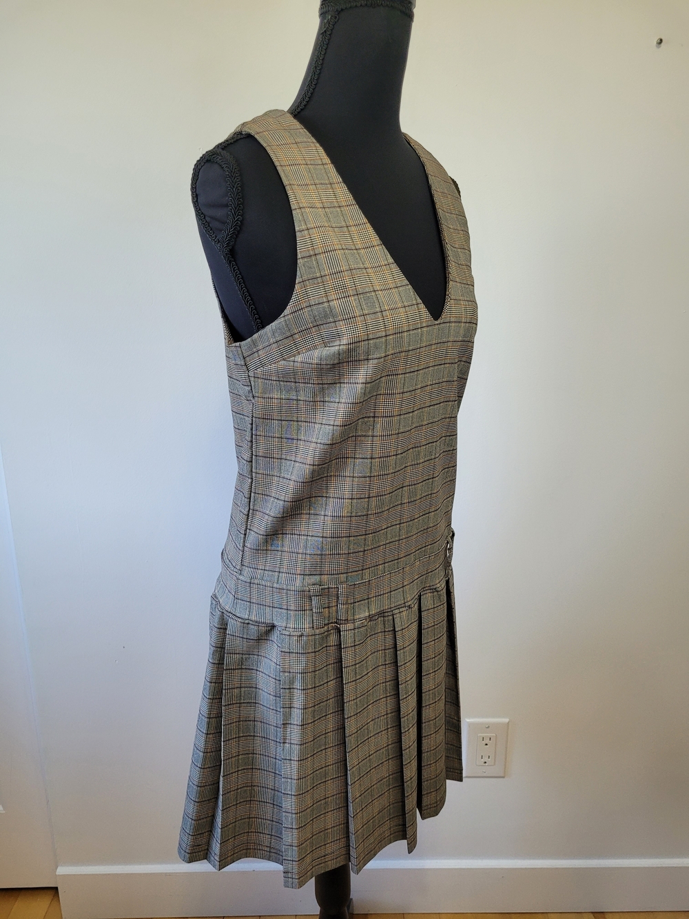 π 233 - Monteau Plaid V-Neck Sleeveless Drop-Waist Dress, Plaid, Medium, EUC - Picture 5 of 11